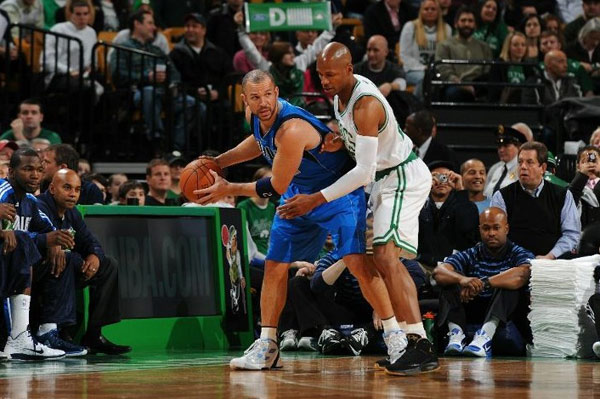 他挥舞双臂 他挥舞双臂